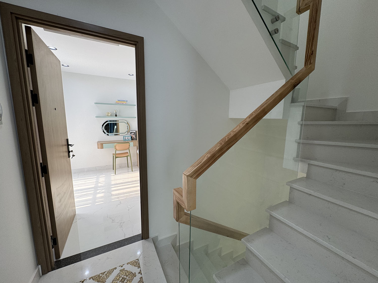 Biệt thự mini 3 lầu, t.kế Tân Cổ Điển, Full n.thất, hẻm ôtô Cầm Bá Thước - Cạnh Phố Ẩm Thực PXLong